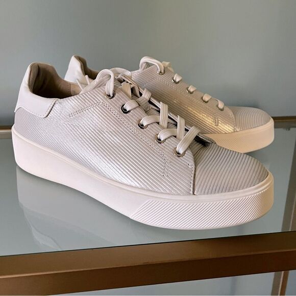 Naturalizer Morrison Silver Textured Sneakers NWOT - Picture 2 of 8